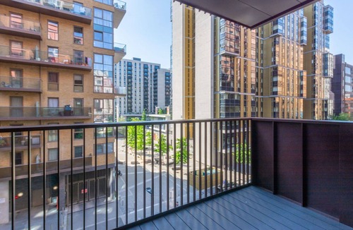 Wembley Park Apartment | Cosy apartment for 2 people with WIFI, TV and terrace