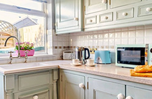 Bryncethin Cottage | “Cosy dog-friendly cottage in Bryncethin, perfect for couples, hospital visits, work stays or a relaxed South Wales break. You’ve got a king bed, enclosed garden, easy parking, fast Wi-Fi and Porthcawl beaches around 10 minutes away.”