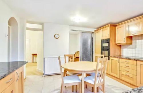 East Finchley Apartment | Cosy garden flat in Finchley, North London - Pass the Keys