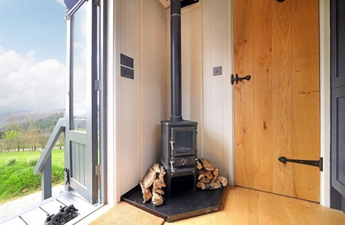 Sidmouth Cabin | Cosy Hut with Sea Views & Outdoor Shower