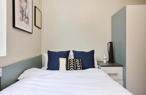 Westminster Hotel | Cosy Private Double in Central Westminster – Walk to Big Ben & Westminster Abbey