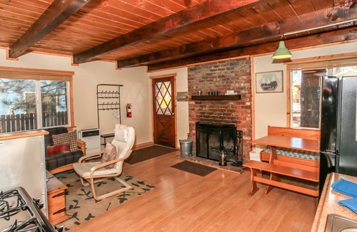 Summit Estates House | Cottage in the Pines - Close to Ski Slopes, Fireplace, Deck, Barbecue