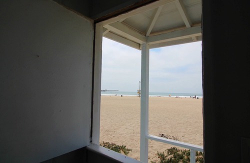 Ocean Beach House | Cottage is Literally ON the Beach! Private Garage Parking & Private Side Yard