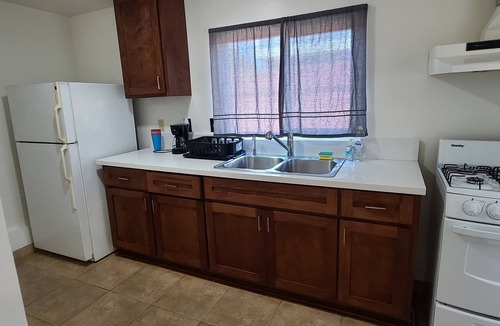Lawndale House | Cottage Near Beach LAX Wifi Freeway Disney Mall Northrop Stadium SpaceX
