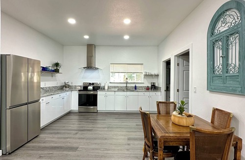 Crescent City Cottage | Cottagecore Retreat 800 Sq Ft Studio Pet Friendly King Bed