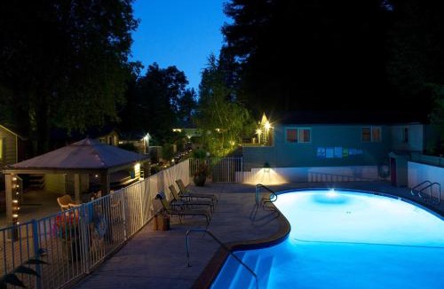 Guerneville Resort | Cottages On River Road