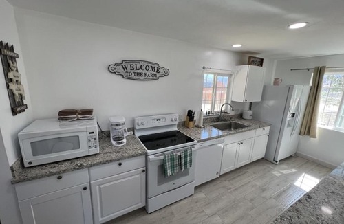 Lake Isabella House | Country Bungalow with Jacuzzi on over 2 Acres