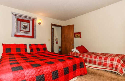 Big Bear City House | Country Cottage