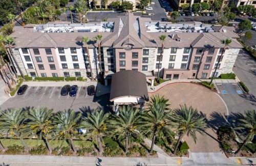Ontario Hotel | Country Inn & Suites by Radisson, Ontario at Ontario Mills, CA