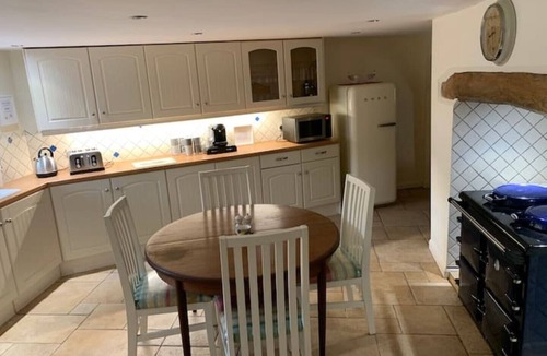 Fenny Bridges Cottage | Countryside Cottage, perfect for family and friends, complete with hot tub