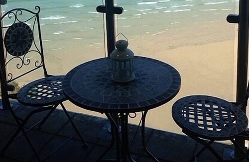Newquay City Centre Apartment | Couples Luxury Boutique Retreat with Ocean Views on Tolcarne Beach