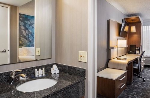Riverside Hotel | Courtyard by Marriott Riverside UCR/Moreno Valley Area