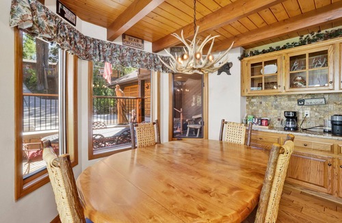 Boulder Bay Cabin | Cove Lakefront Chalet- Hot Tub- Games- Boat Dock