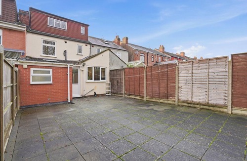 Wyken House | Coventry Stylish 4BR Home | Free Parking & Patio