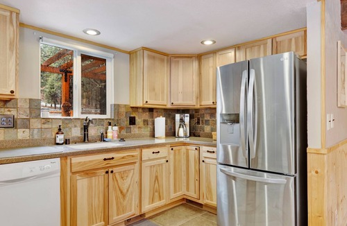 Woodlands Cabin | Coyote Pines- Relaxing Family Retreat- Hot Tub