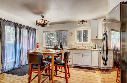 North Upper Truckee Cabin | Coziness Cabin - Cute little cabin in the Tahoe woods!