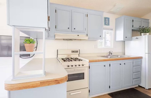 Desert Hot Springs Cottage | Cozy 1-bedroom cottage, mineral pools, pickbleball in charming Sky Valley Resort
