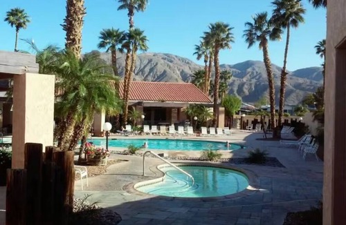 Desert Hot Springs Cottage | Cozy 1-bedroom cottage, mineral pools, pickbleball in charming Sky Valley Resort