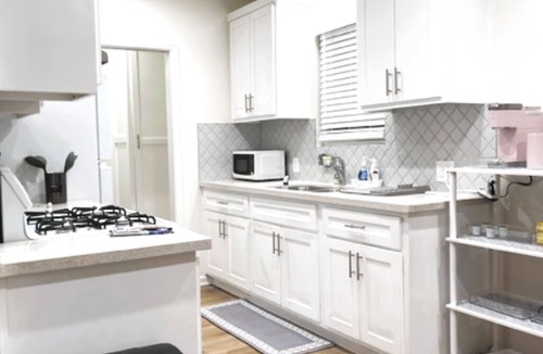 Inglewood Apartment | Cozy 1-bedroom apartment in marvelous Hawthorne near the SPACEX, LAX.