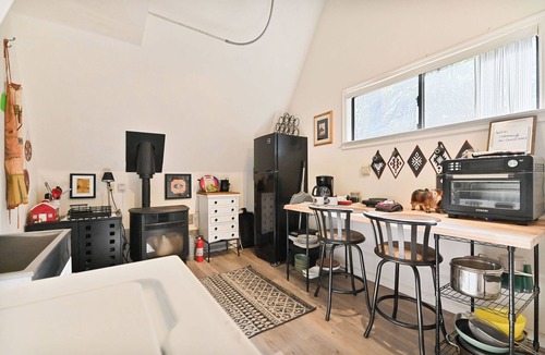 Hathaway Pines Apartment | Cozy 1-bedroom Loft Apartment in Stanislaus National Forest by Historic Murphys