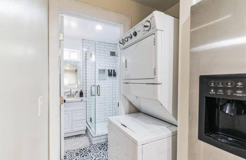 Santa Clarita House | Cozy 2 bdrm Home in the Heart of SCV near Six Flags