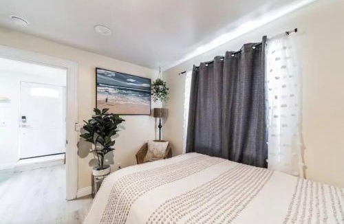Santa Clarita House | Cozy 2 bdrm Home in the Heart of SCV near Six Flags