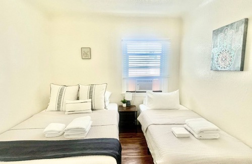 Harbor House | Cozy 2 BdRm Long Beach Casita - Sleeps 6