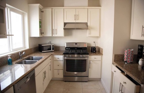 Corona Condo | Cozy 2-bed, 2-bath condo WiFi, AC, near lake and shopping centers in Corona.