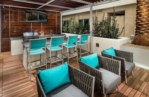Wilshire Center Apartment | Cozy 2-bedroom apartment in charming Los Angeles with fitness room, WiFi
