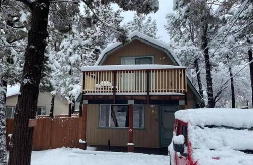 Sugarloaf Cabin | Cozy 2 Bedroom Cabin, Pet-Friendly, Fenced Yard & Air Conditioner