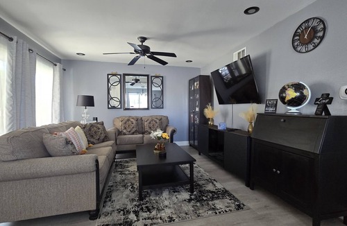 Lake Forest Condo | Cozy 2-bedroom condo with WiFi, AC in lovely Lake Forest.