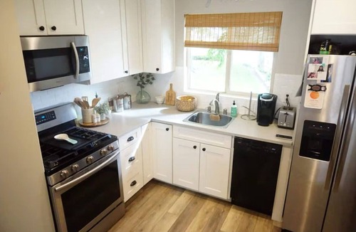 Downtown Riverside Condo | Cozy 2-bedroom condo in peaceful Riverside - Entire Place