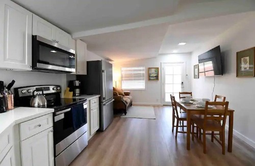 Rialto House | Cozy 2 bedroom home in Rialto