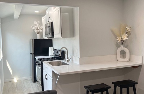 Fullerton Apartment | Cozy 2 Bedroom- Retreat in Fullerton