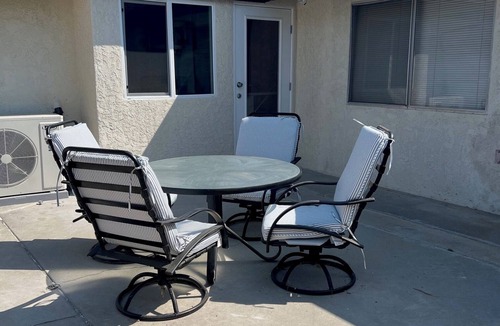 Fullerton Apartment | Cozy 2 Bedroom- Retreat in Fullerton
