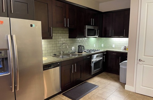 Airport Area Apartment | Cozy 2BD Large king & queen bed heart of Irvine