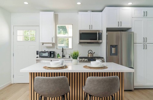 Crescenta Highlands House | Cozy 2BDR House with Fenced-in Yard