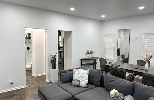 Florence-Graham House | Cozy 2BR Duplex in Downtown LAn