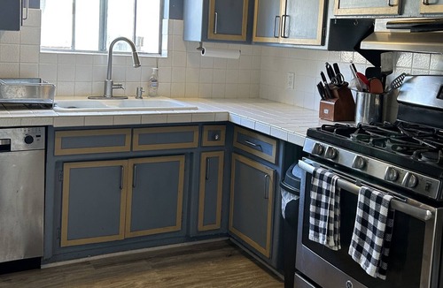 Gardena House | Cozy 3 bdrm house centrally located to Beaches, LAX, Disneyland and Hollywood