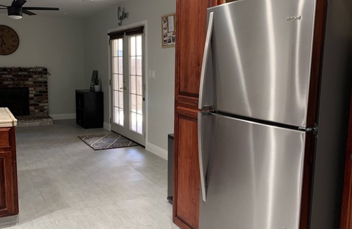 Fresno House | Cozy 3 bed/2 bath with a Brewery Feel Patio