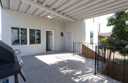 San Fernando Apartment | Cozy 3 bedroom 2 bath apartment in the heart of San Fernando