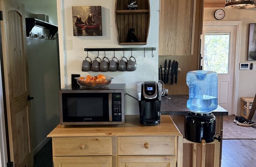 Wishon Cabin | Cozy 3-bedroom cabin in tranquil Wishon at Bass Lake near Yosemite National Park
