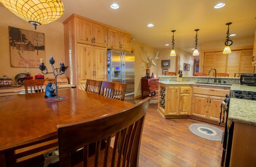 Peter Pan Cabin | Cozy 3-bedroom cabin with indoor fireplace minutes from the slopes