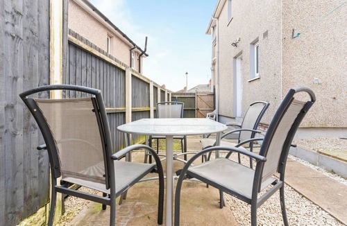 Dudley House | Cozy 3 Bedroom Entire House For Short and Long Stay