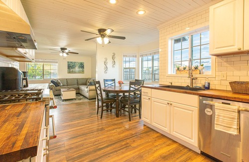 Golden Hills House | Cozy 3 Bedroom Home