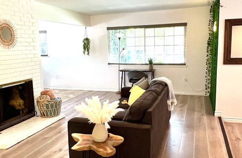 Arlington South House | Cozy 3B/2B home w/ Insta-worthy billiard table near Disneyland, Beaches, & more!
