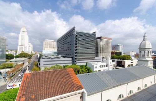 Little Tokyo Apartment | Cozy 3bed Condo with balcony & a rooftop pool