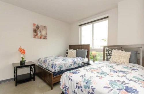 Little Tokyo Apartment | Cozy 3bed Condo with balcony & a rooftop pool