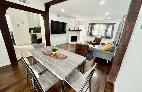Lake Balboa House | Cozy 3BR Home W/Pool, Yard, Garage, & 80' TV!