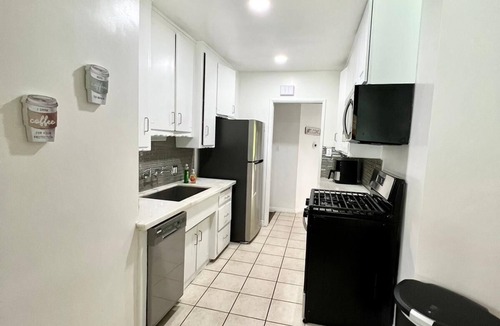 Lake Balboa House | Cozy 3BR Home W/Pool, Yard, Garage, & 80' TV!